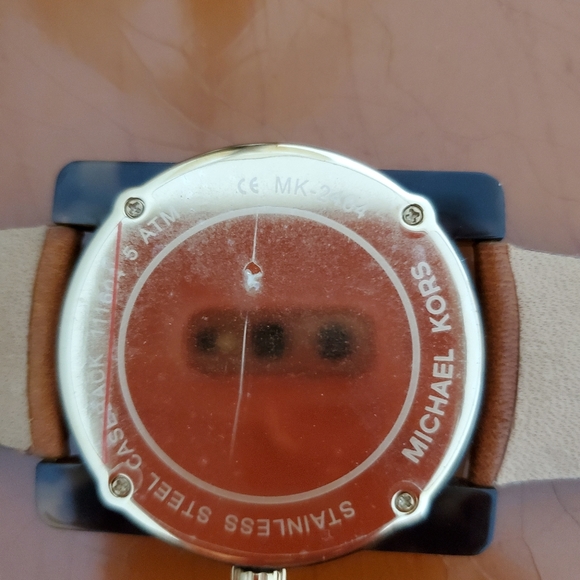 Michael Kors Watch - Picture 4 of 4